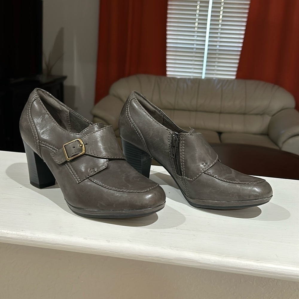 Clarks Women's Brynn Poppy Leather Slip-On Bootie Loafer Size 7M